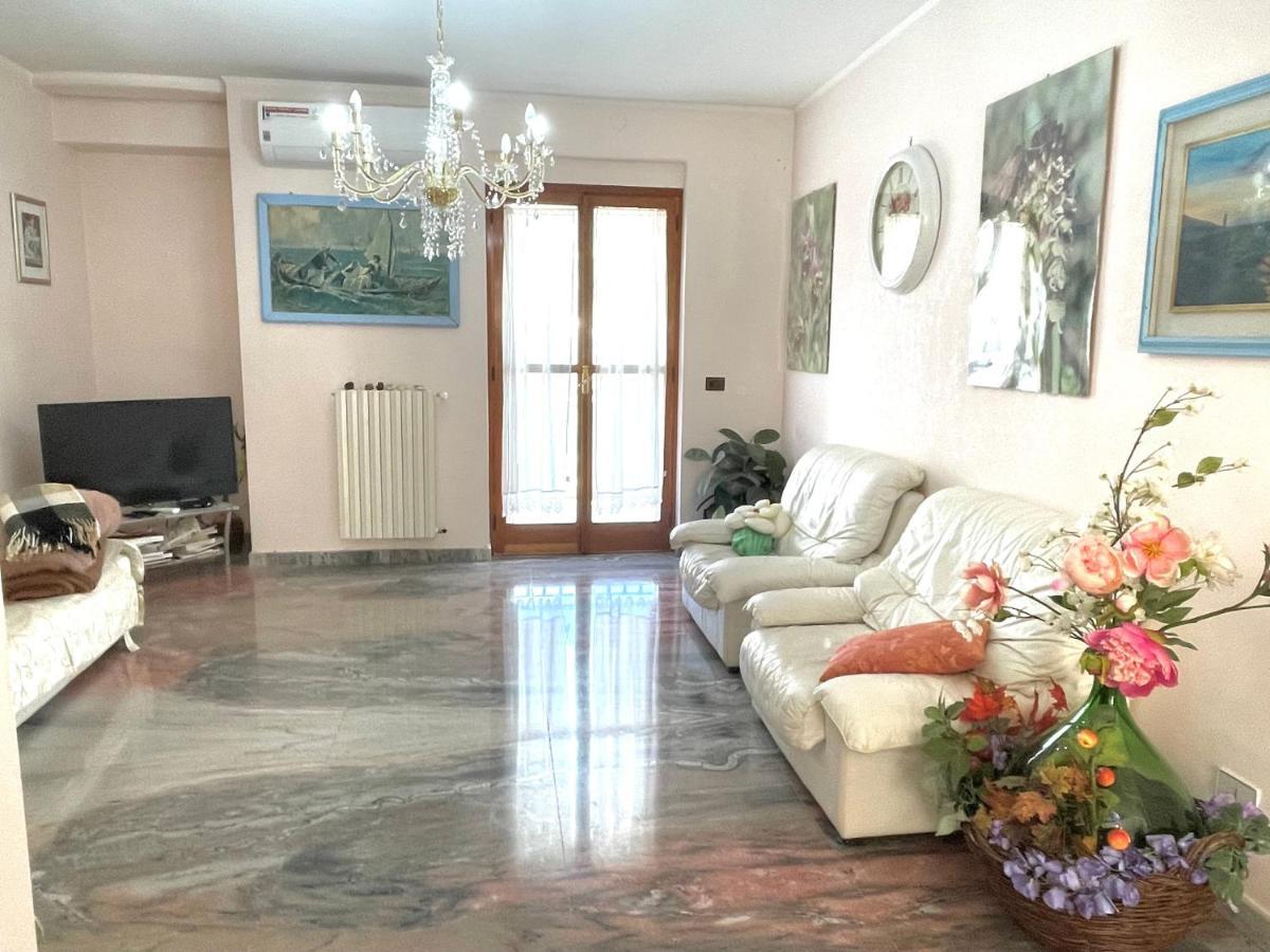 La Vie En Rose Mattinata Apartment Bagian luar foto
